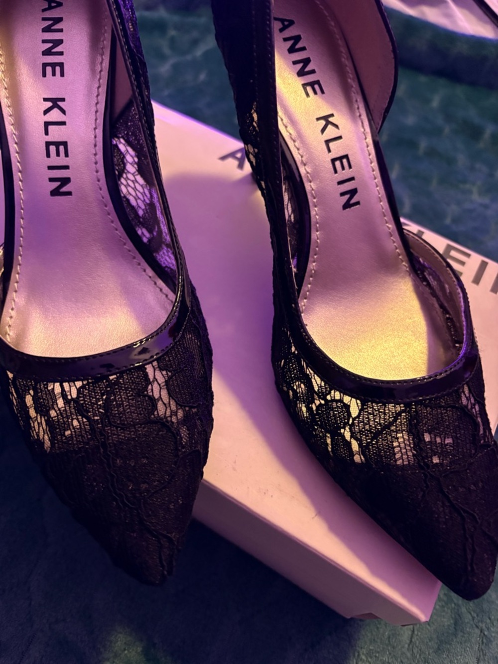 Anne Klein Black Lace Closed-Back Pumps Size 8 Elegant Pointed Toe - Picture 2 of 4